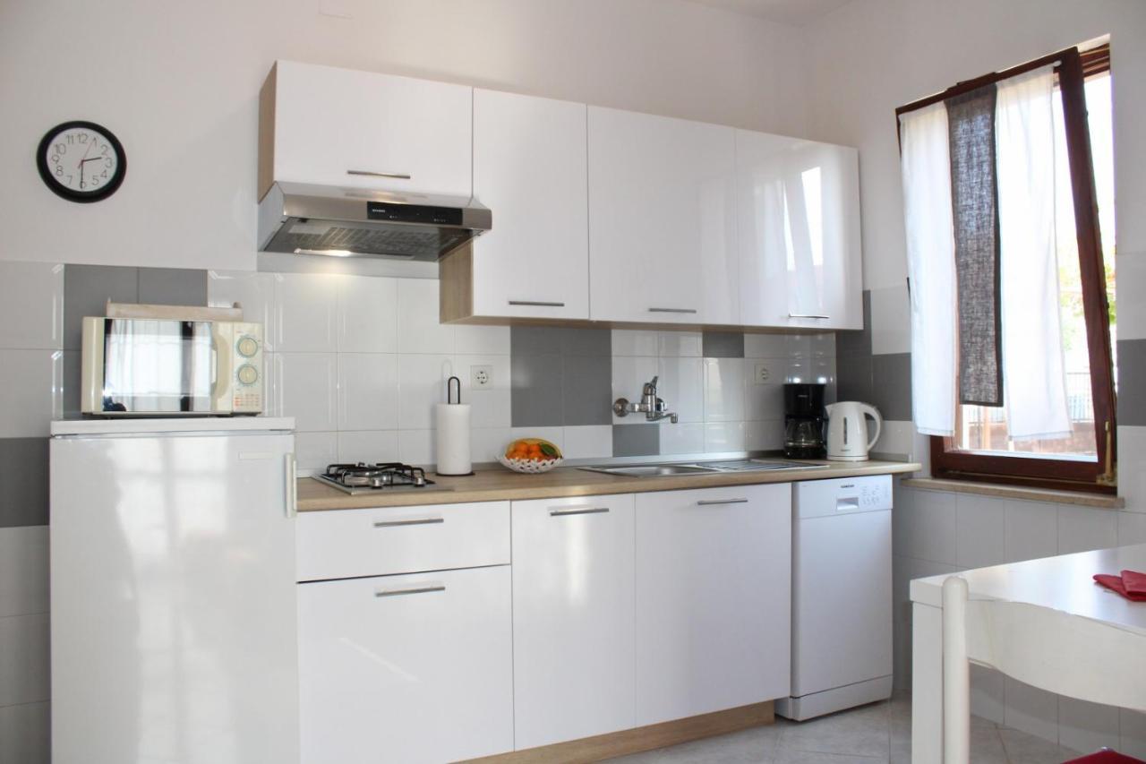 פאז'אנה Lily'S Lovely Apartments מראה חיצוני תמונה