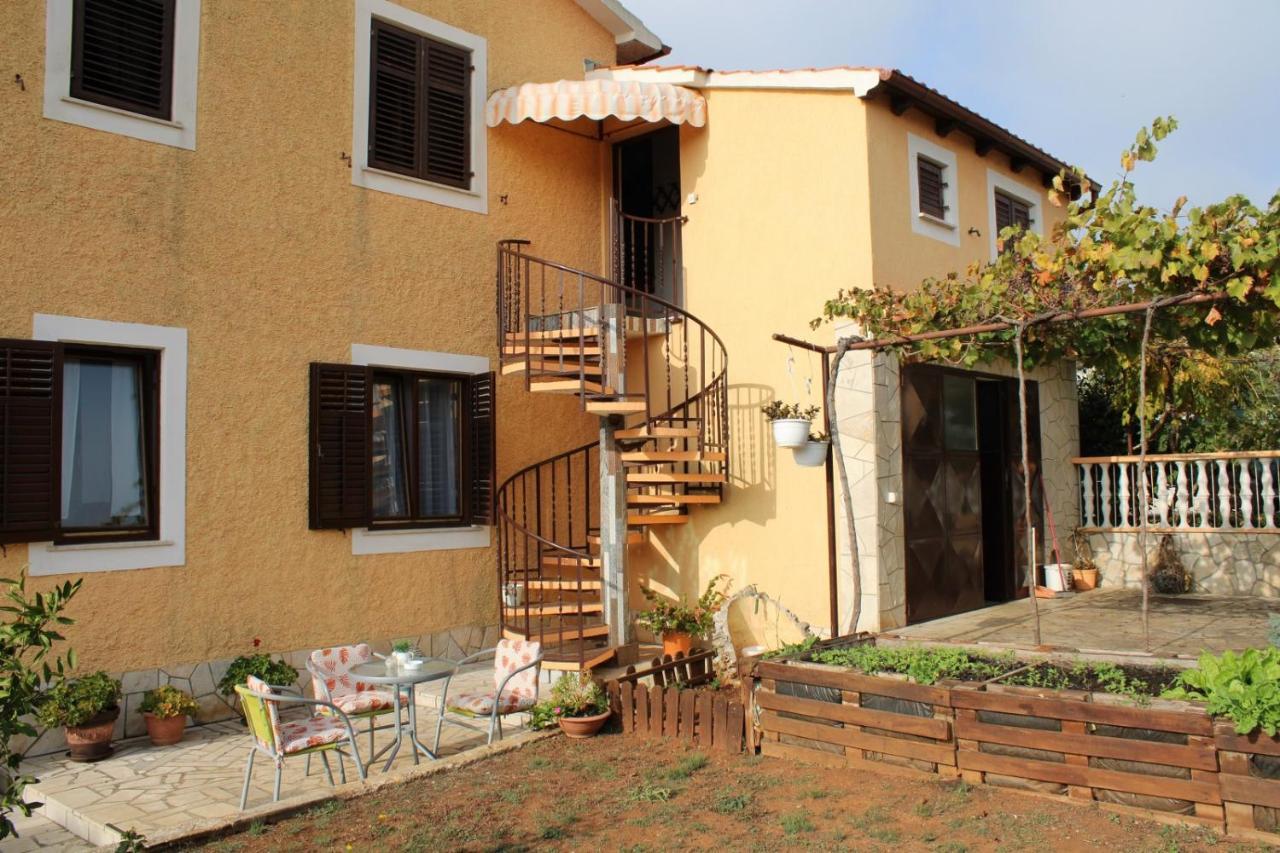 פאז'אנה Lily'S Lovely Apartments מראה חיצוני תמונה