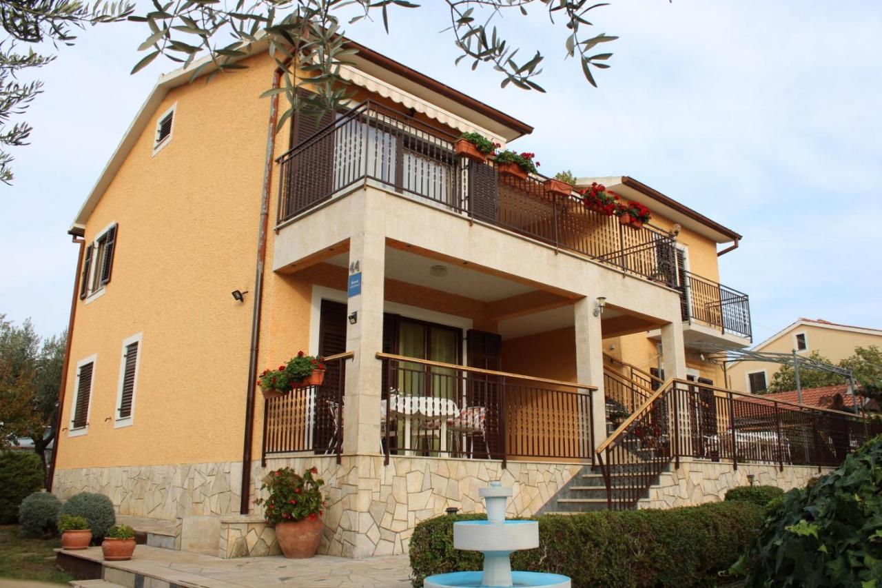 פאז'אנה Lily'S Lovely Apartments מראה חיצוני תמונה
