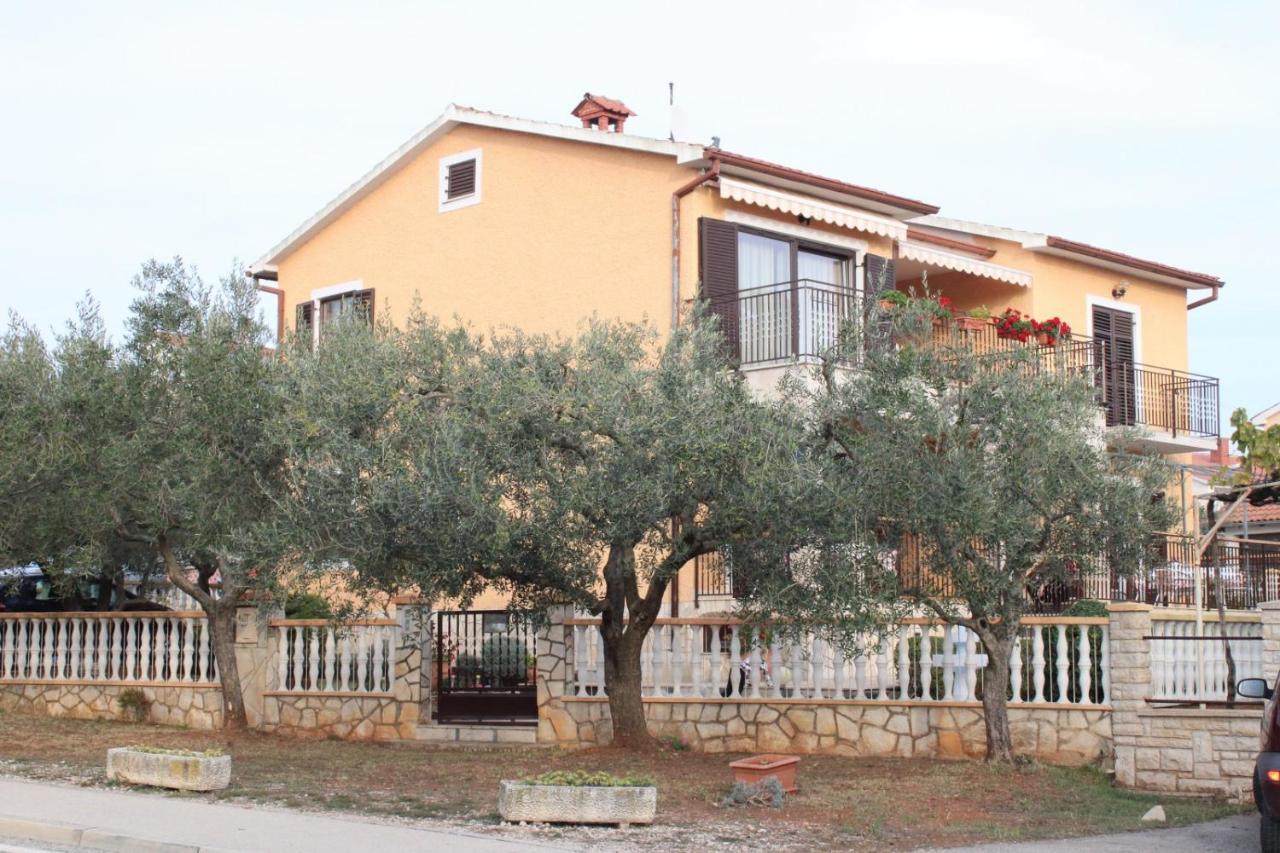 פאז'אנה Lily'S Lovely Apartments מראה חיצוני תמונה