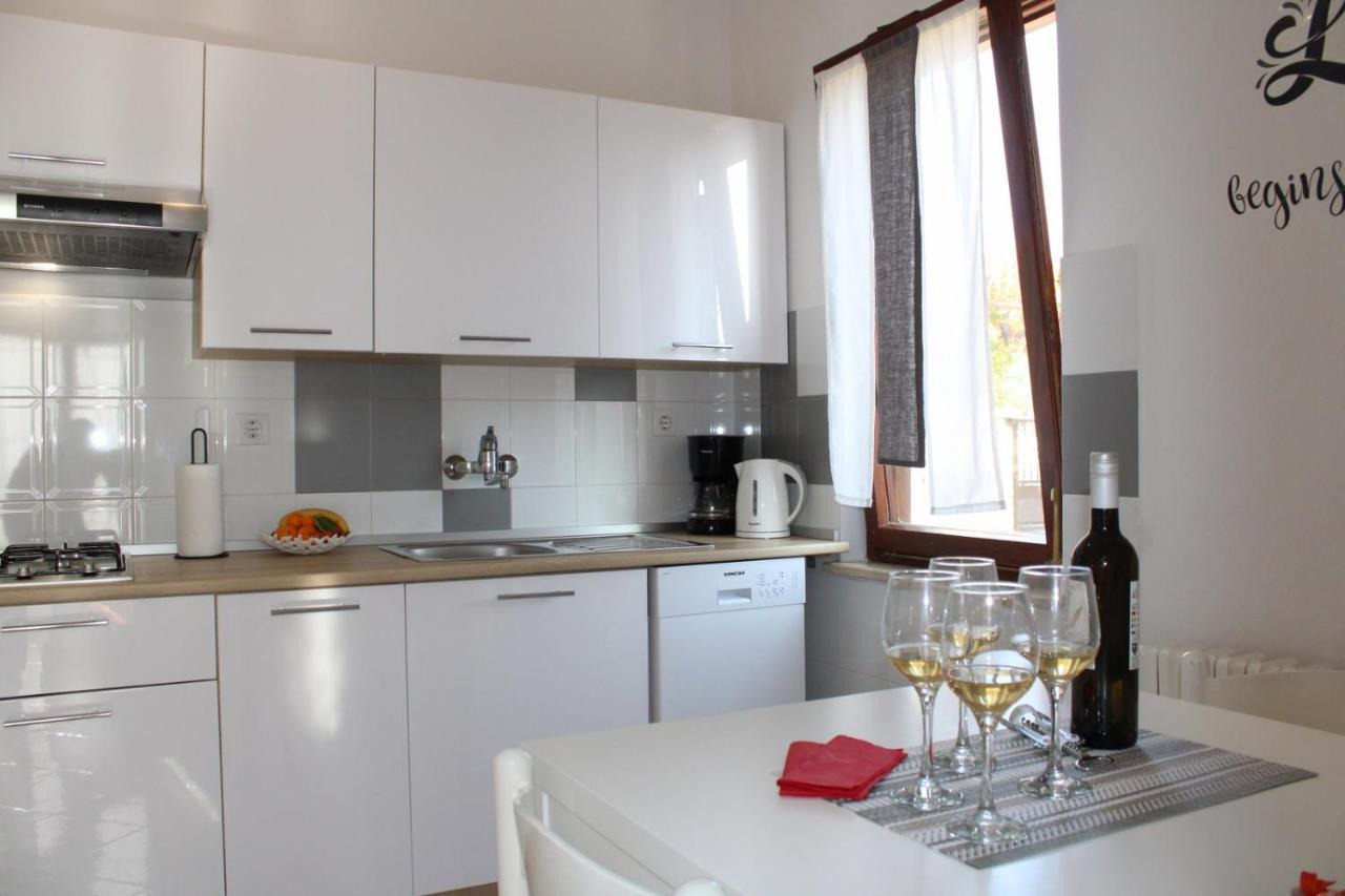 פאז'אנה Lily'S Lovely Apartments מראה חיצוני תמונה
