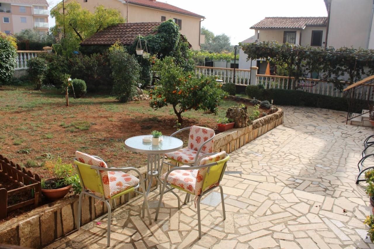 פאז'אנה Lily'S Lovely Apartments מראה חיצוני תמונה