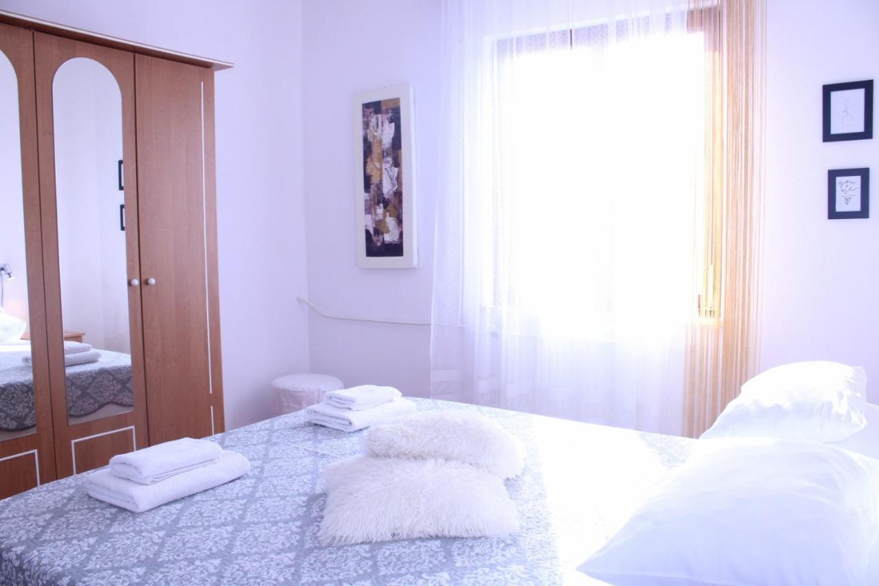 פאז'אנה Lily'S Lovely Apartments מראה חיצוני תמונה