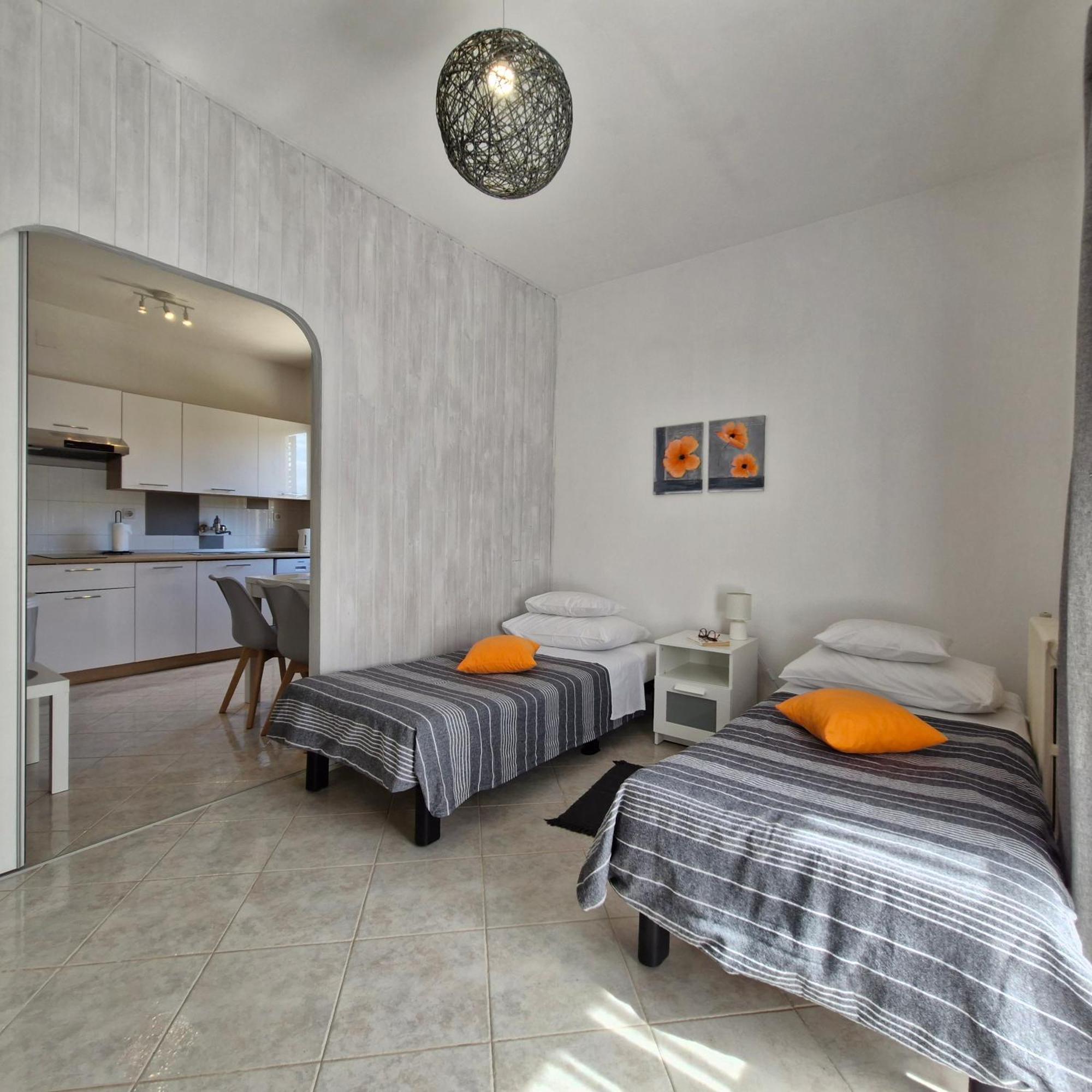 פאז'אנה Lily'S Lovely Apartments מראה חיצוני תמונה